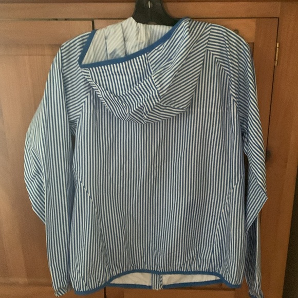 New Balance wind breaker - Picture 3 of 4